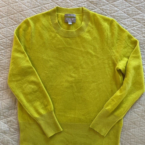 J. Crew Cashmere classic-fit crewneck sweater in Burnish Chartreuse S $128 BA400 - Picture 4 of 11